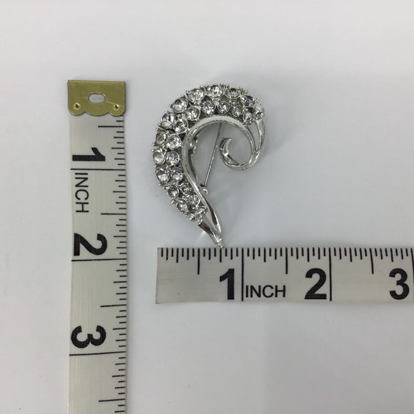 Vintage Comma-Shaped Rhinestone Costume Brooch - Picture 15 of 15